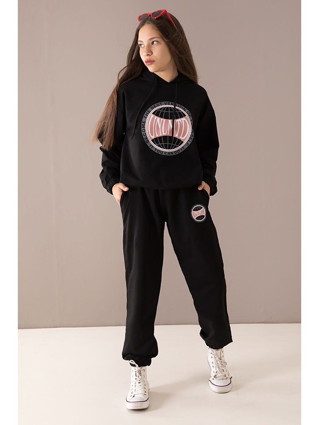 Siyah Göğsü Logo Baskılı Kapüşonlu Kız Eşofman Takımı 19762-3