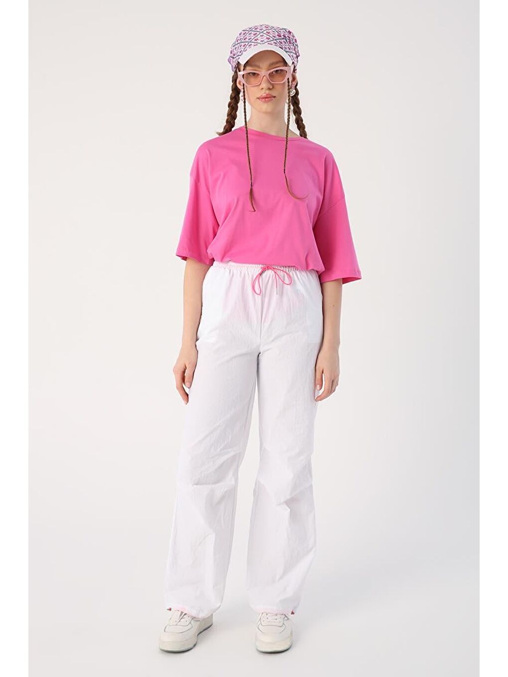 Beyaz-Paraşüt Kumaş Pile Detaylı Paçası Büzgülü Pantolon-1