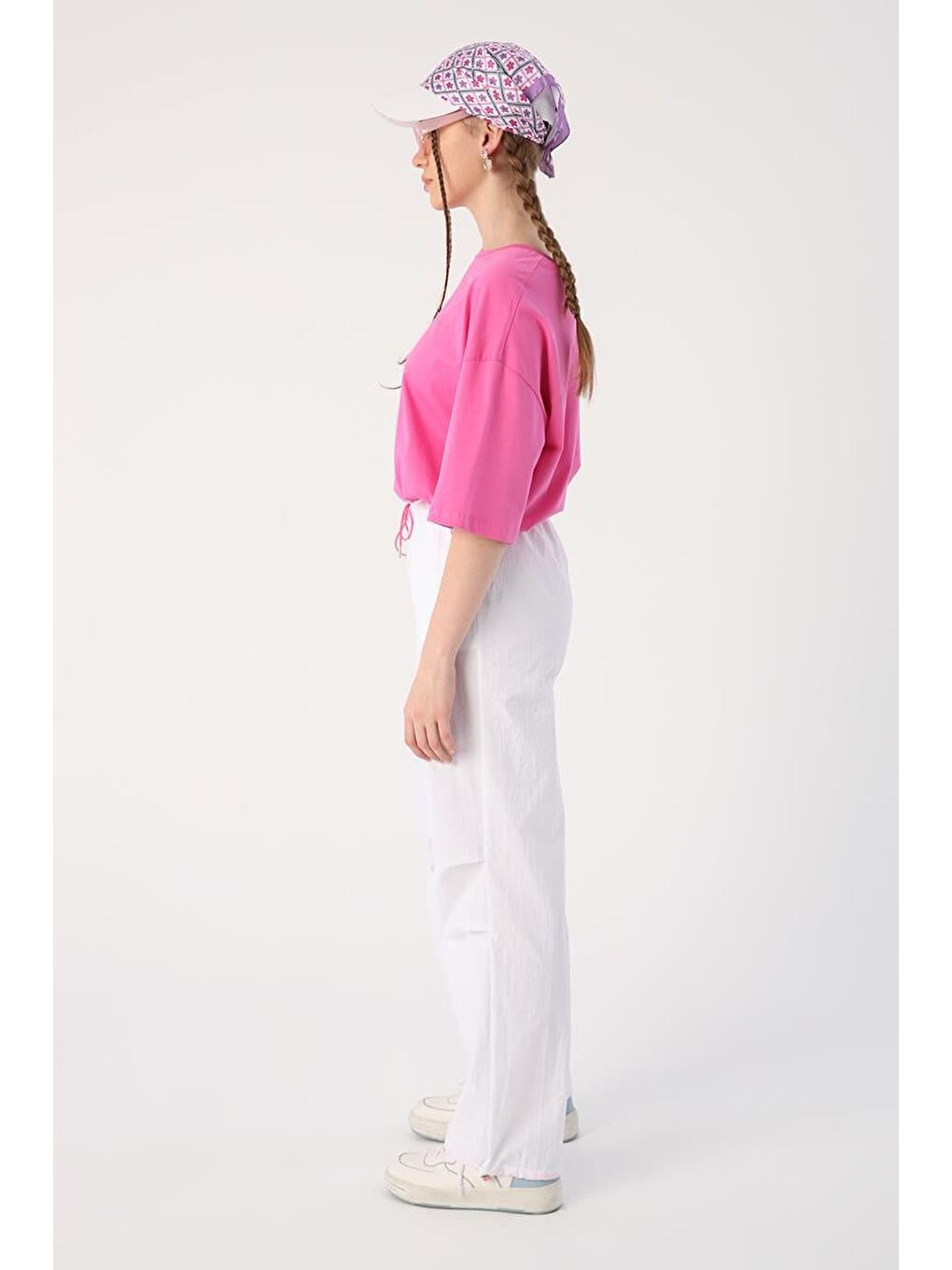 Beyaz-Paraşüt Kumaş Pile Detaylı Paçası Büzgülü Pantolon-2