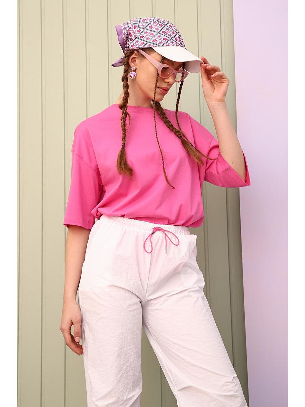 Beyaz-Paraşüt Kumaş Pile Detaylı Paçası Büzgülü Pantolon-5