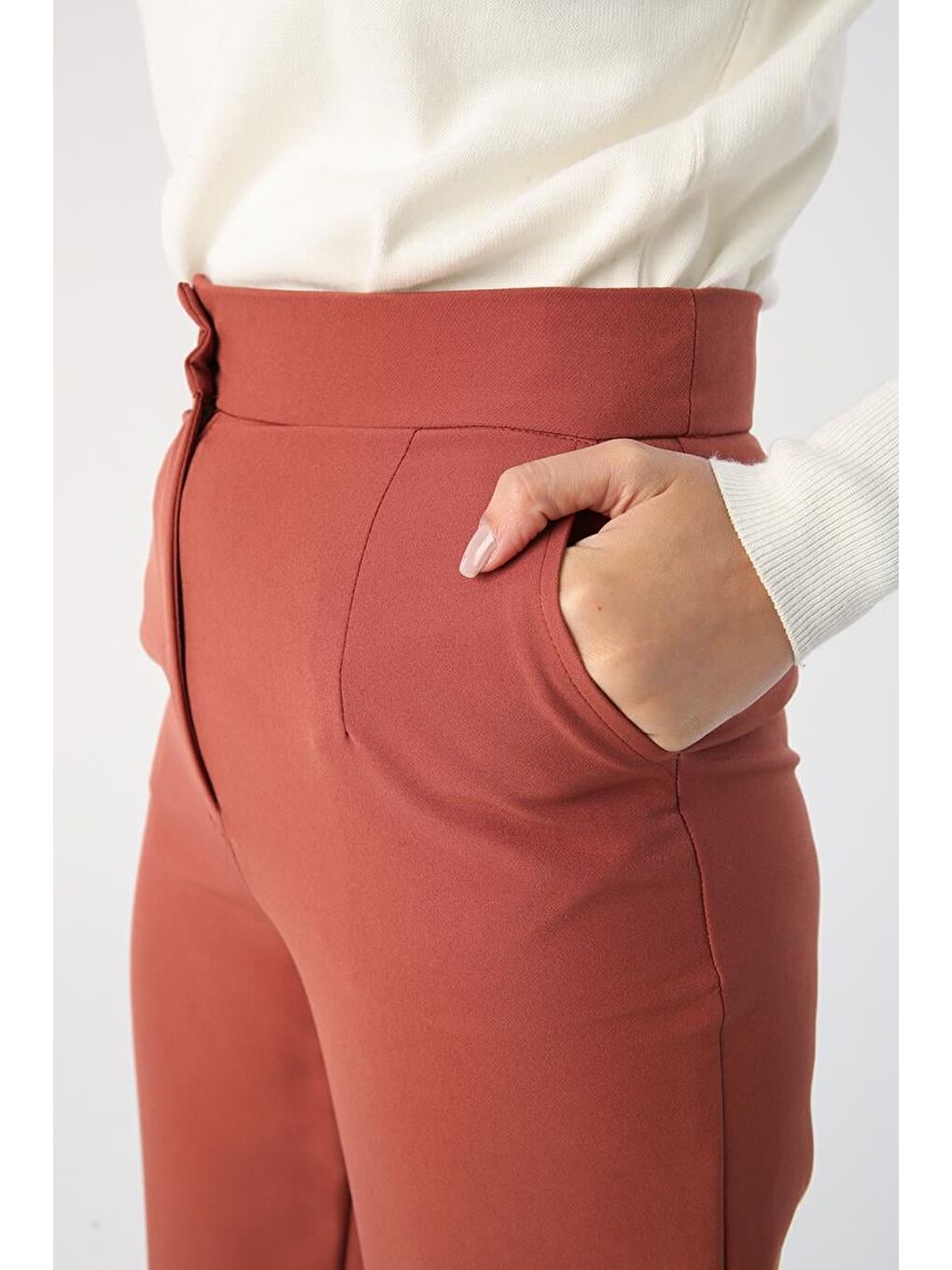 Kahverengi Kiremit-Paçası Yırtmaçlı Pantolon-3