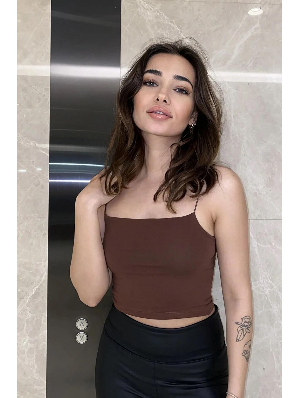 Kadın Kahverengi Pamuklu İp Askılı Crop-1