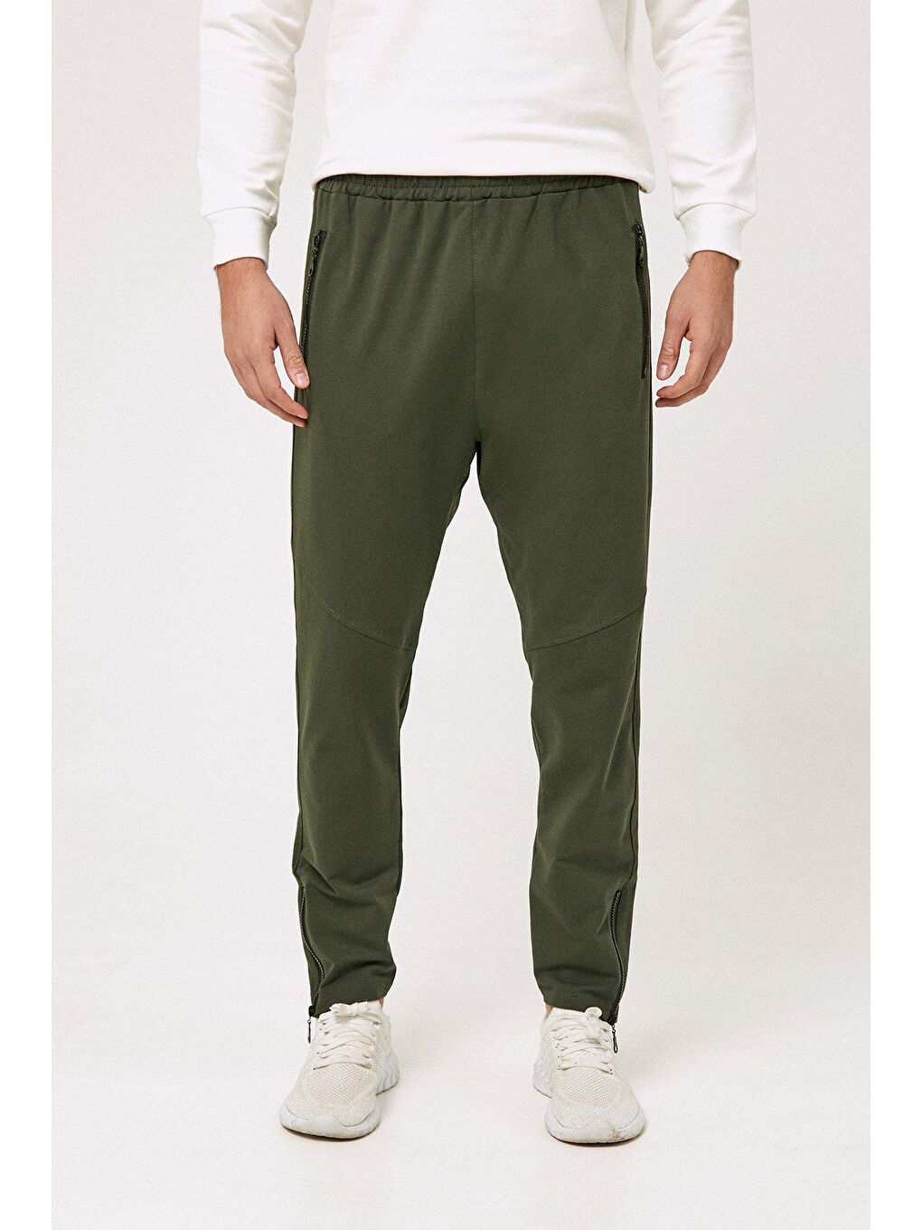 Haki Paçası ve Cebi Fermuarlı Eşofman Altı-4