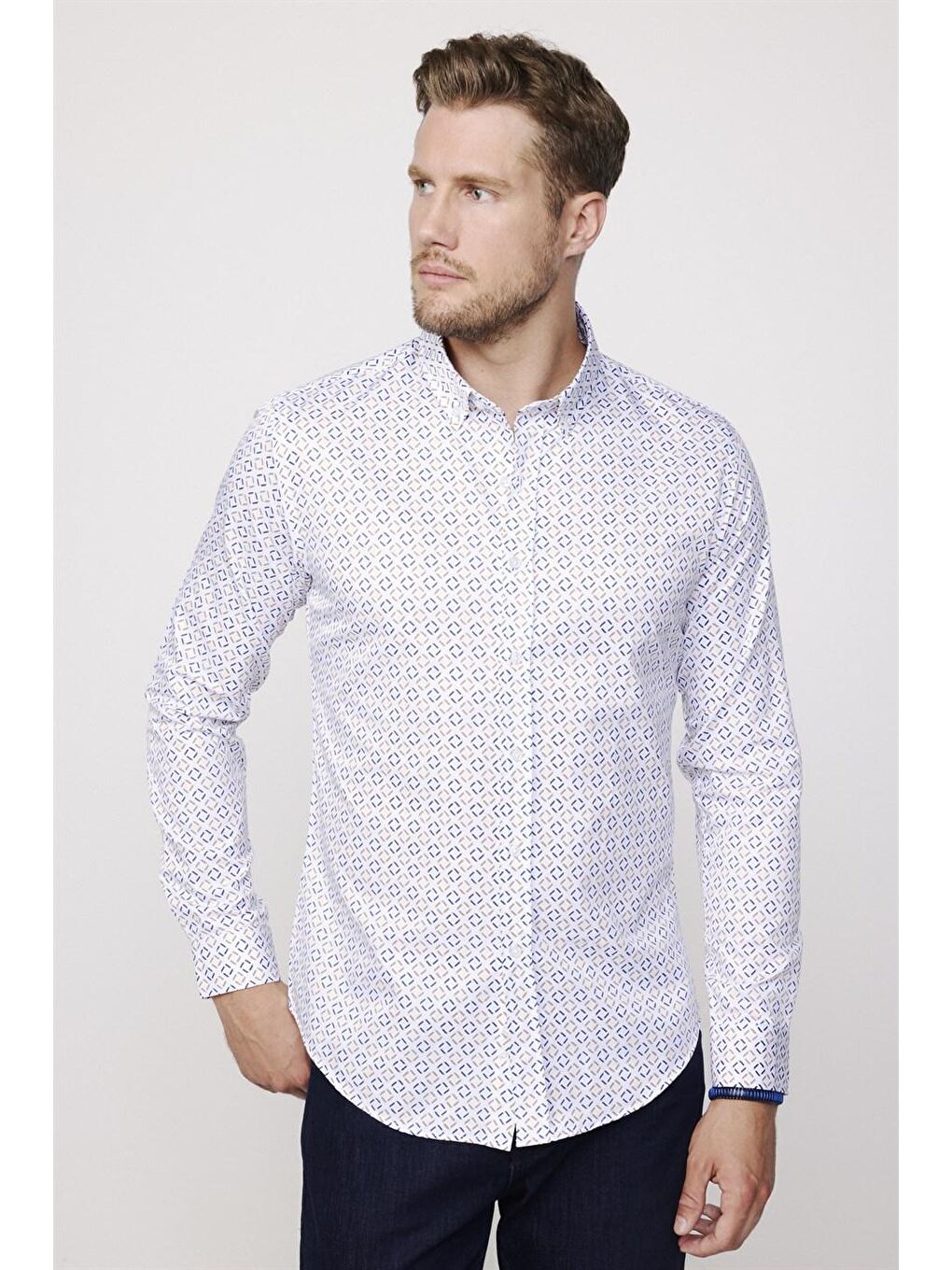 Slim Fit Uzun Kol Baskılı Yaka Biyeli Beyaz Gömlek