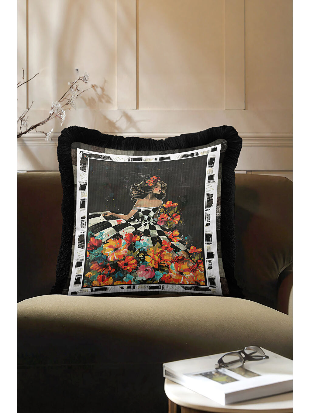 Karışık Sanatsal Figürlü Saçaklı Yastık Kılıfı - Çiçekli Bohem Siyah Altın Renkli Püsküllü Kırlent Kılıfı-3