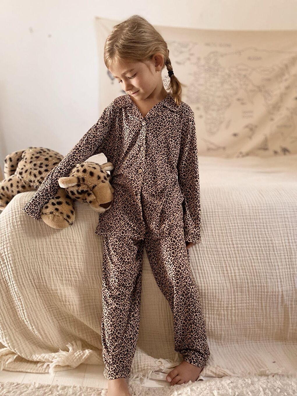 Kahverengi Dökümlü Gömlek Yaka Pijama Takım 2-8 Yaş Leopar Desen