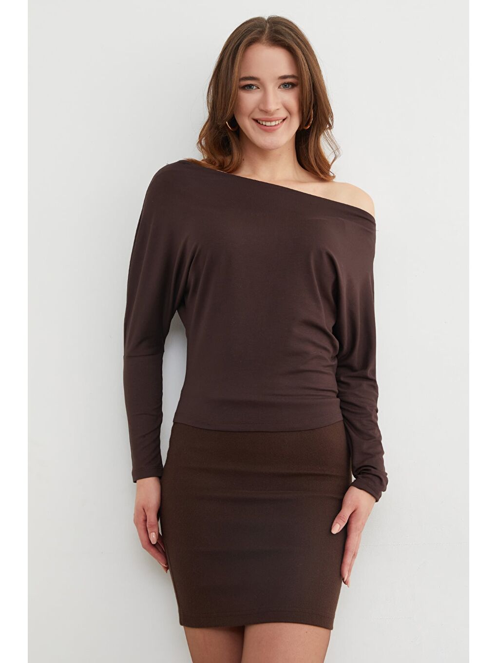 Kahverengi Basic Kayık Yaka Yarasa Kol Bluz-1