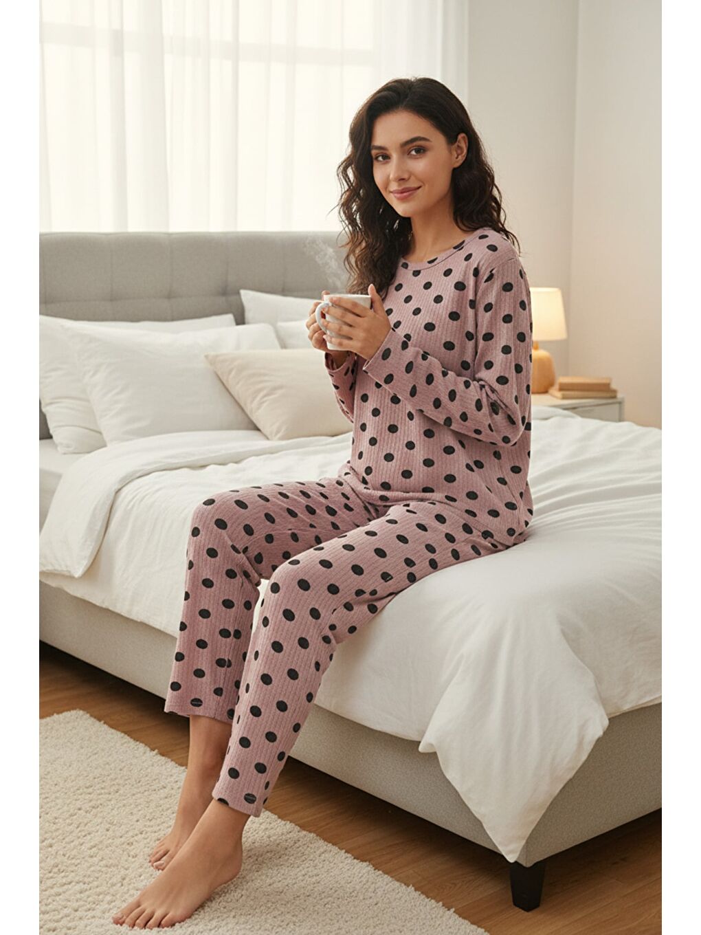 Pembe Fiyonk Ve Kalp Desenli Bisiklet Yaka Pijama Takımı