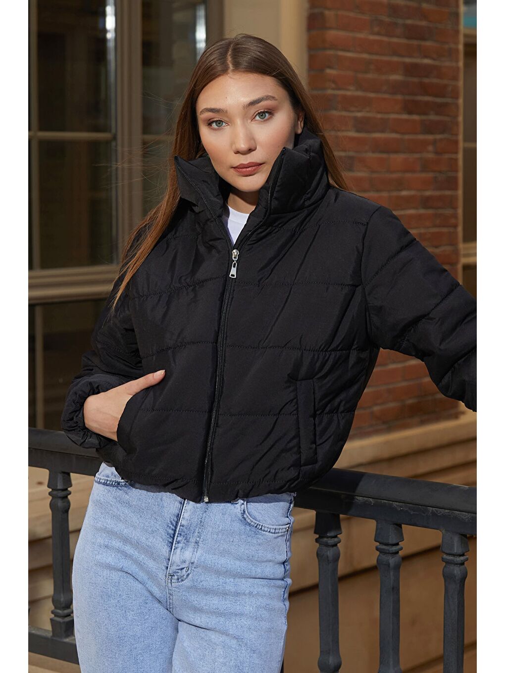 Siyah Beli Lastikli Crop Şişme Mont-1