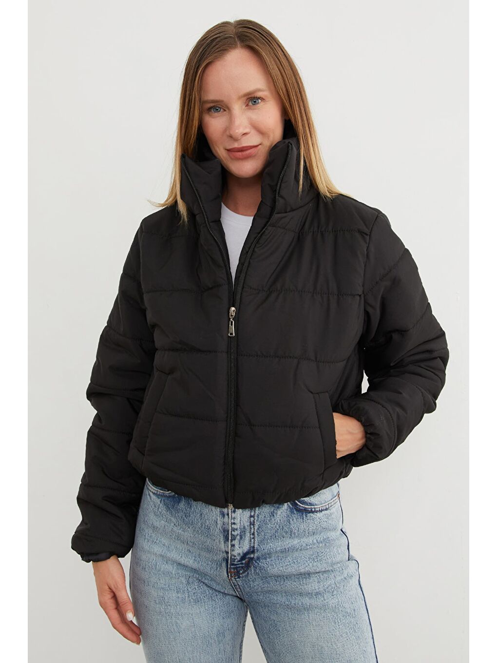 Siyah Beli Lastikli Crop Şişme Mont-2