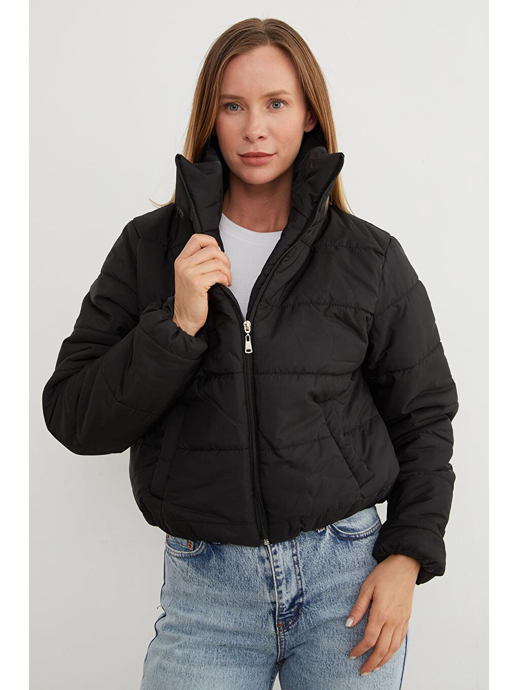 Siyah Beli Lastikli Crop Şişme Mont-4