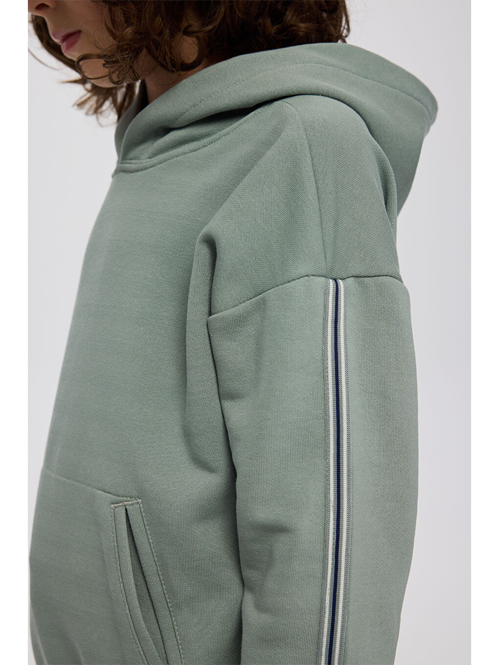 Erkek Çocuk Kapüşonlu Yeşil Sweatshirt-3