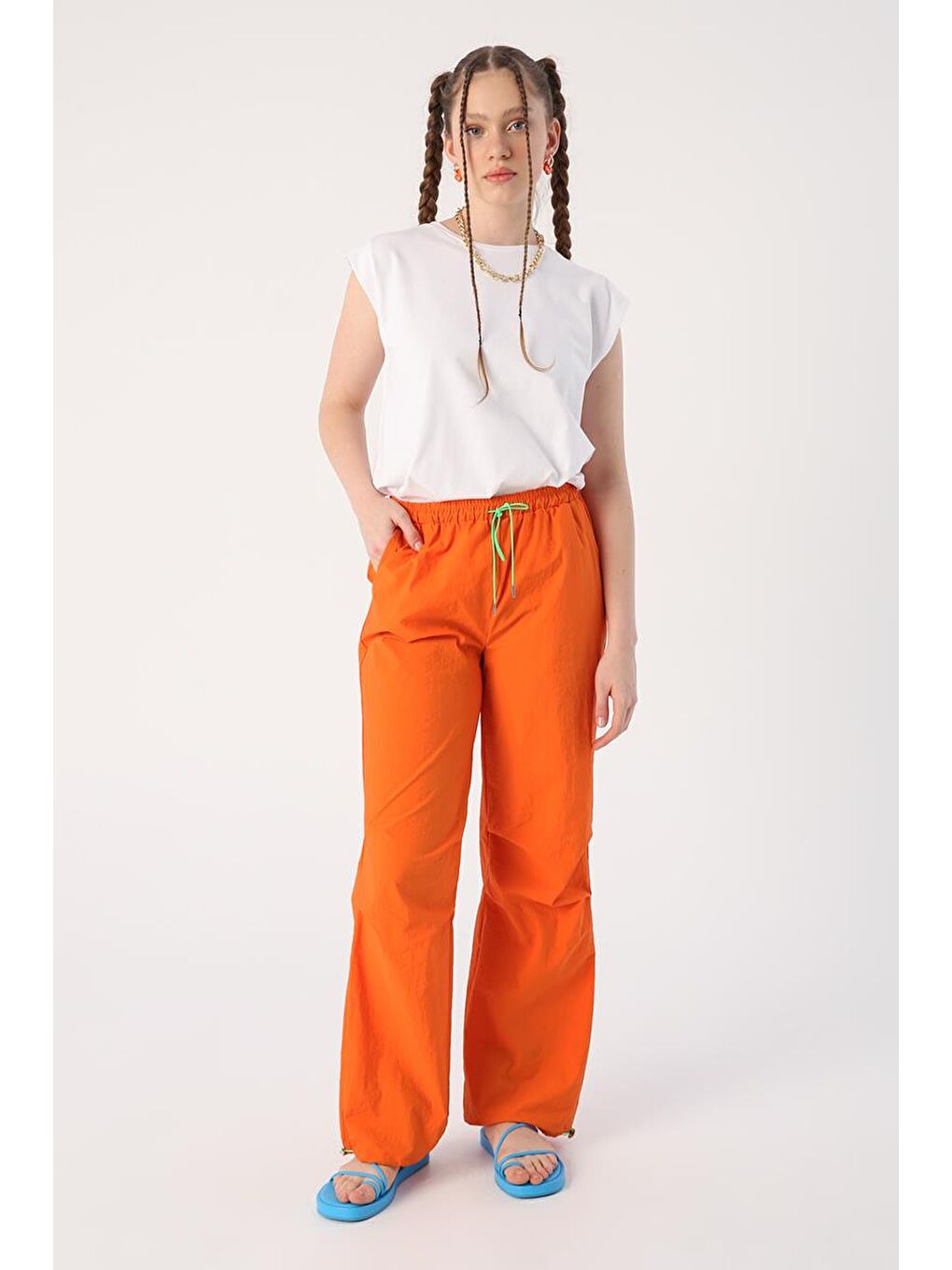 Turuncu-Paraşüt Kumaş Pile Detaylı Paçası Büzgülü Pantolon-1