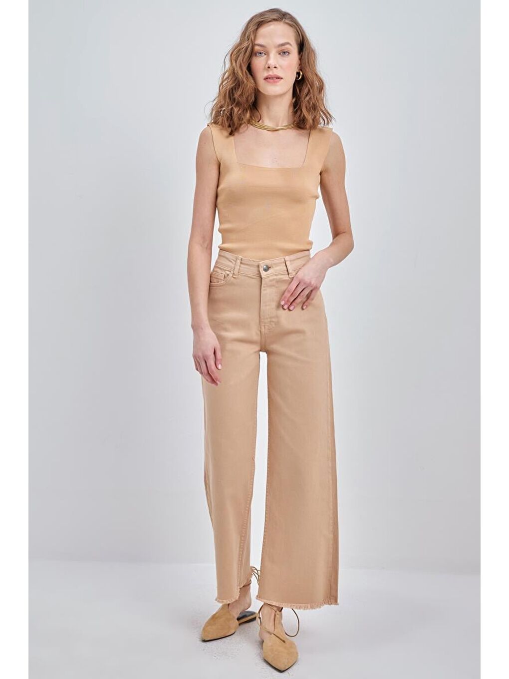 Bej-Pamuklu Paçası Püsküllü Pantolon