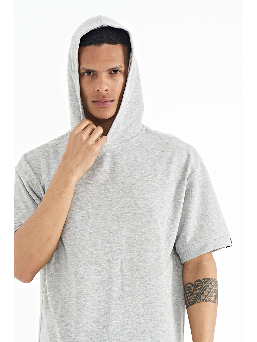 Gri Melanj Kapüşonlu Kol Etiket Detaylı Oversize Erkek Tişört - 88179-1