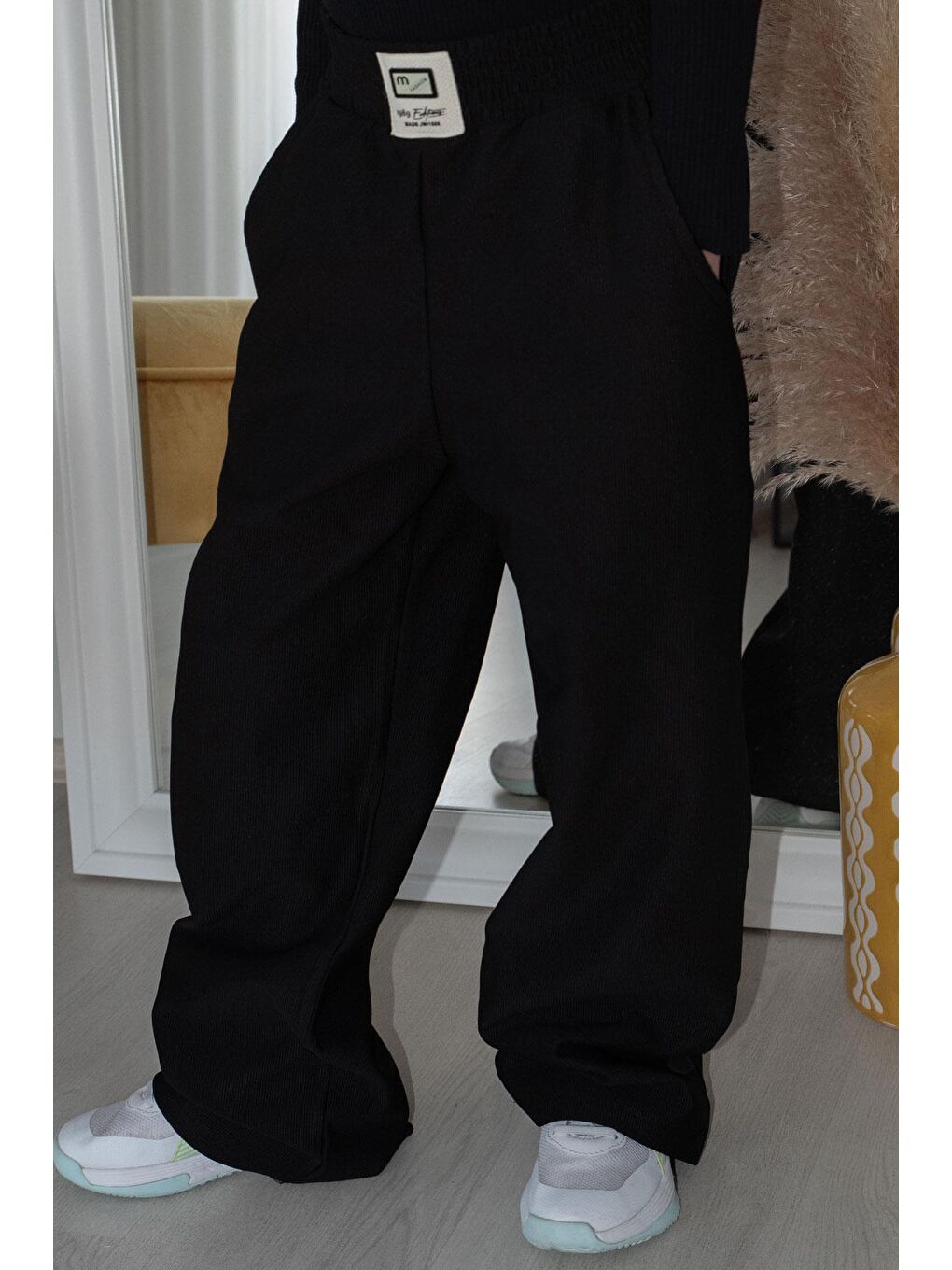 Kız Çocuk Pantolon Bel Kısmı Arma Detaylı Cepli Siyah (8-9 Yaş)-1