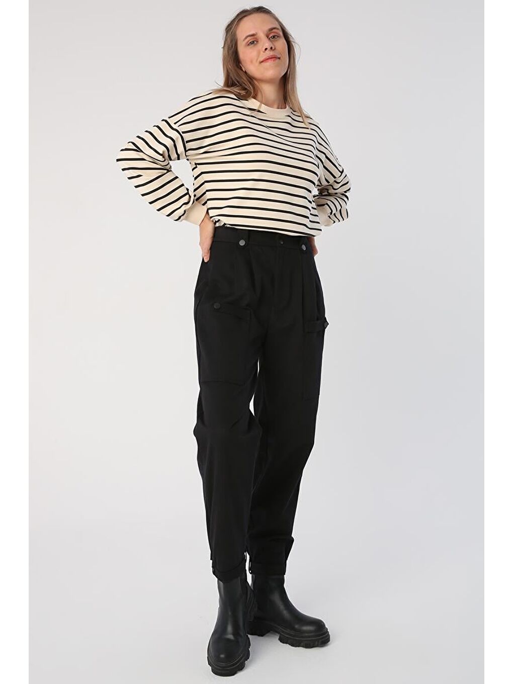 Siyah-Pamuklu Apolet Detaylı Çıtçıtlı Kargo Pantolon-6