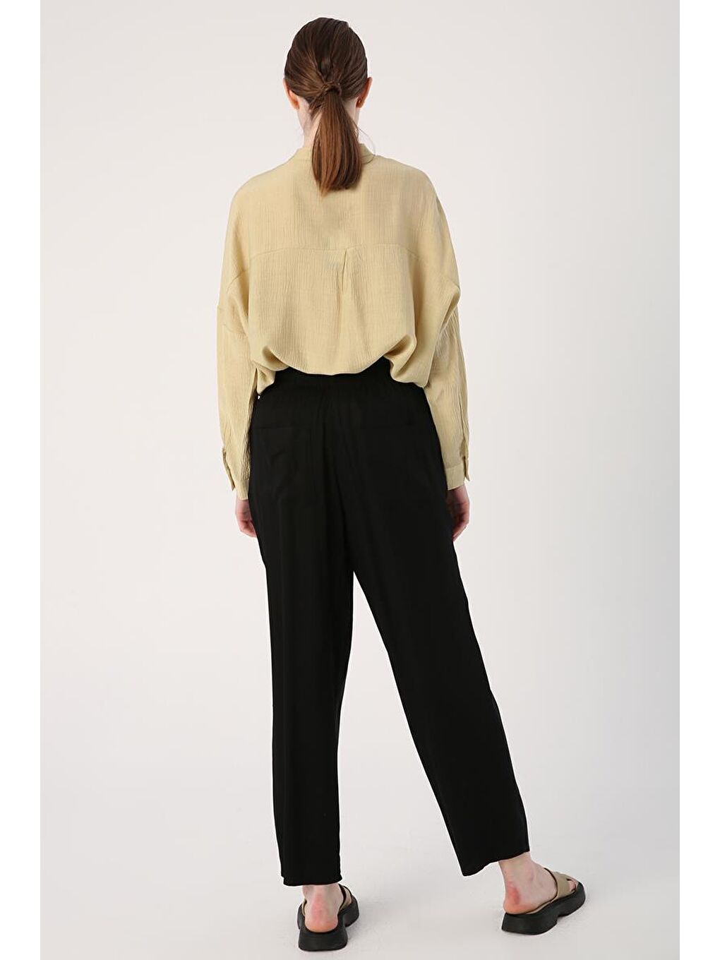 Siyah-Beli Lastikli Geniş Paça Pantolon-3