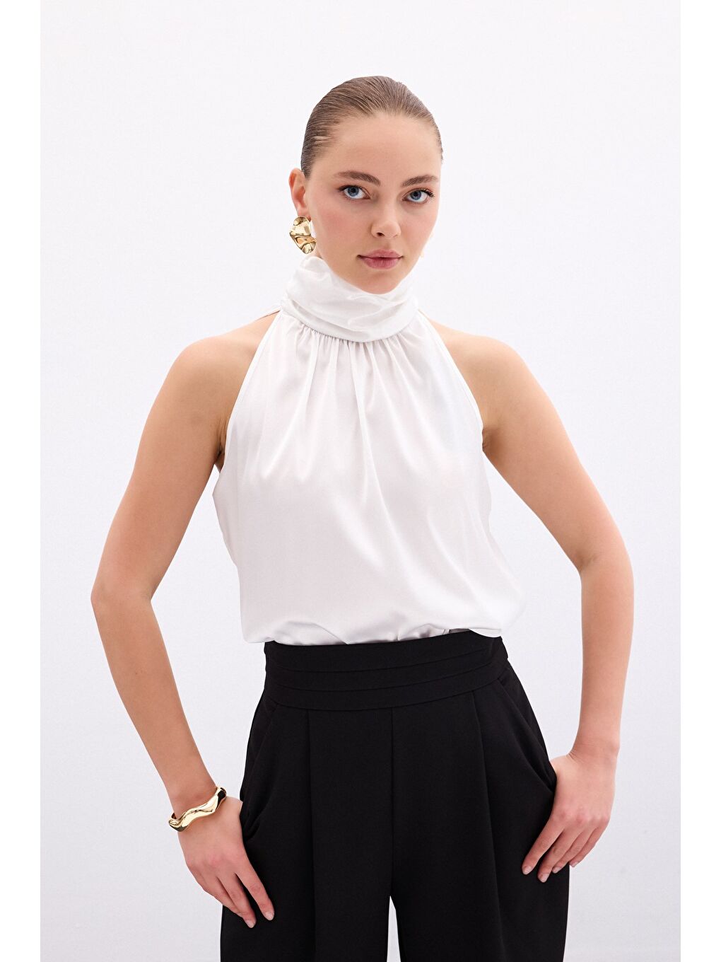 Boğazlı Kolsuz Bluz - Ekru-1