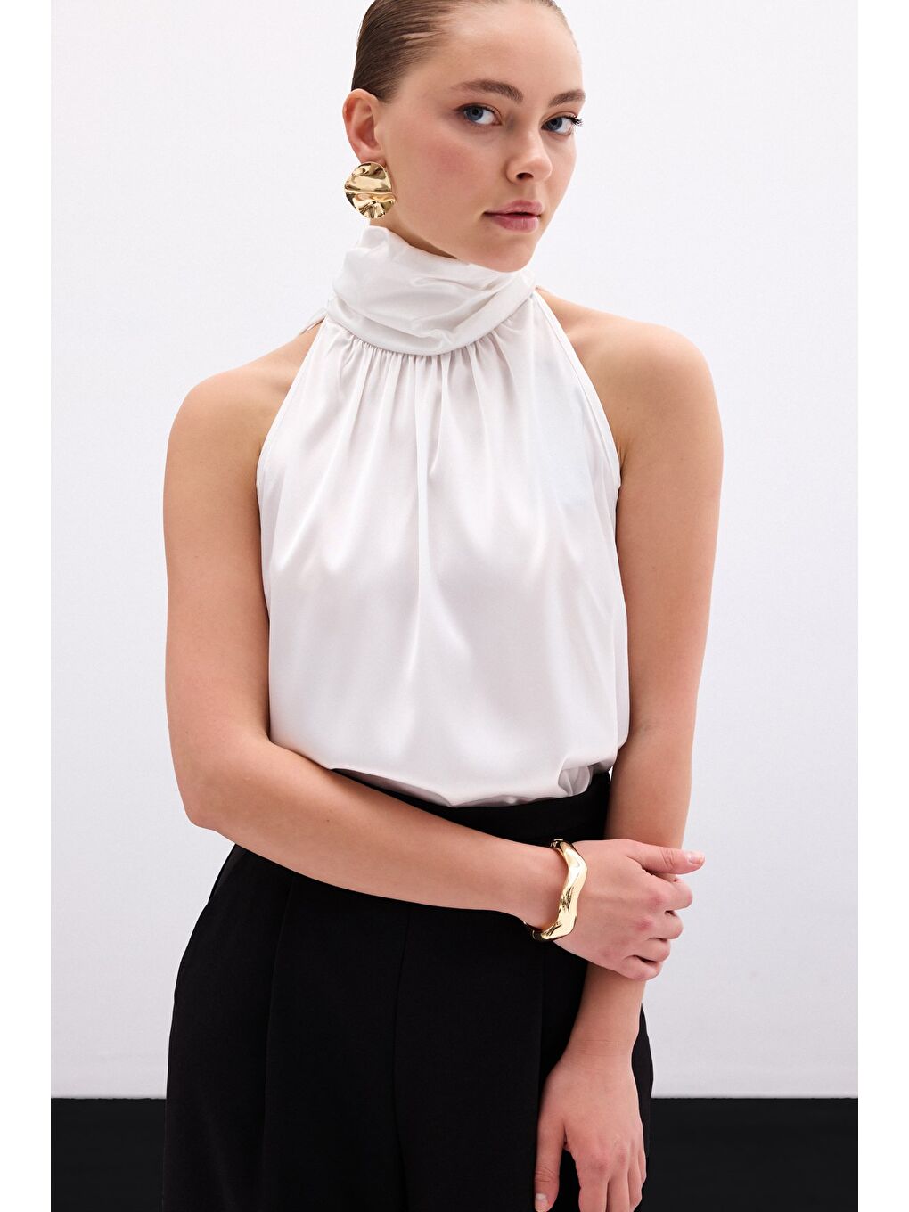 Boğazlı Kolsuz Bluz - Ekru-2