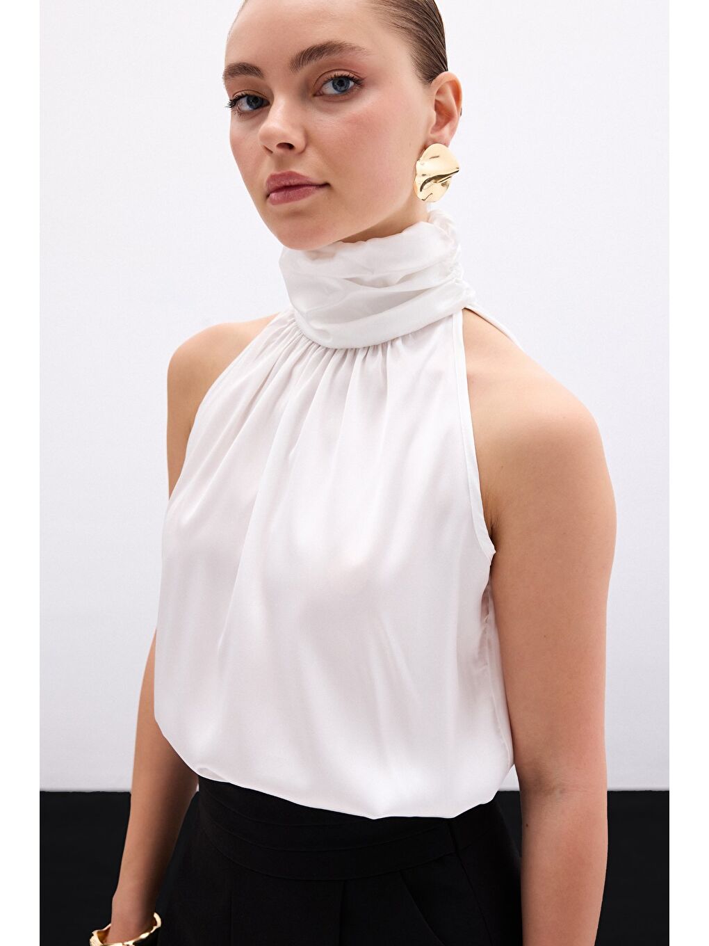 Boğazlı Kolsuz Bluz - Ekru-6