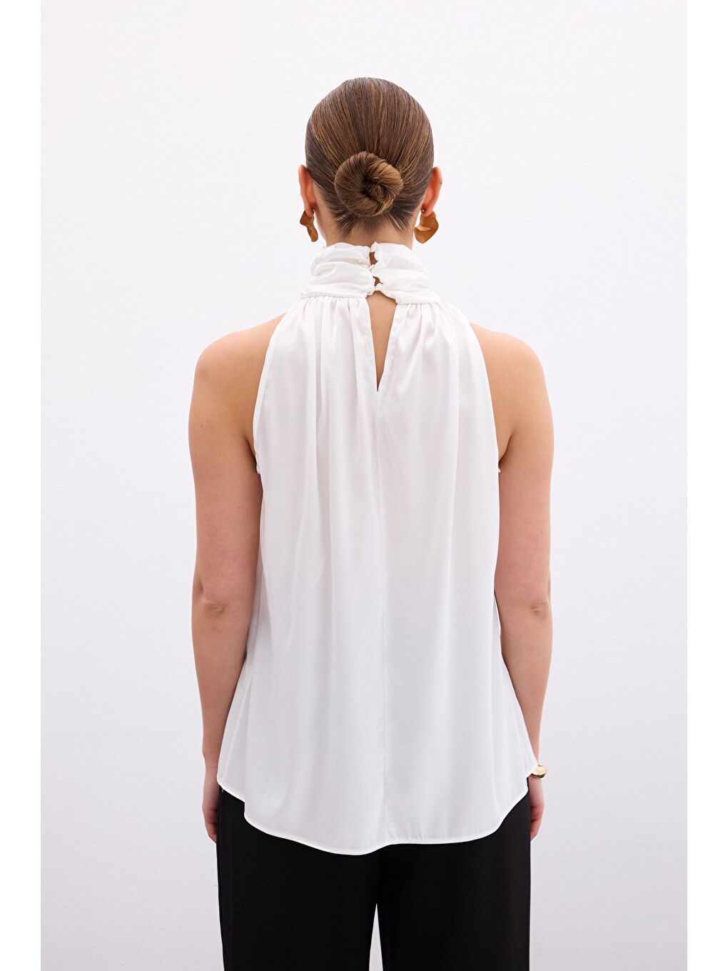 Boğazlı Kolsuz Bluz - Ekru-7