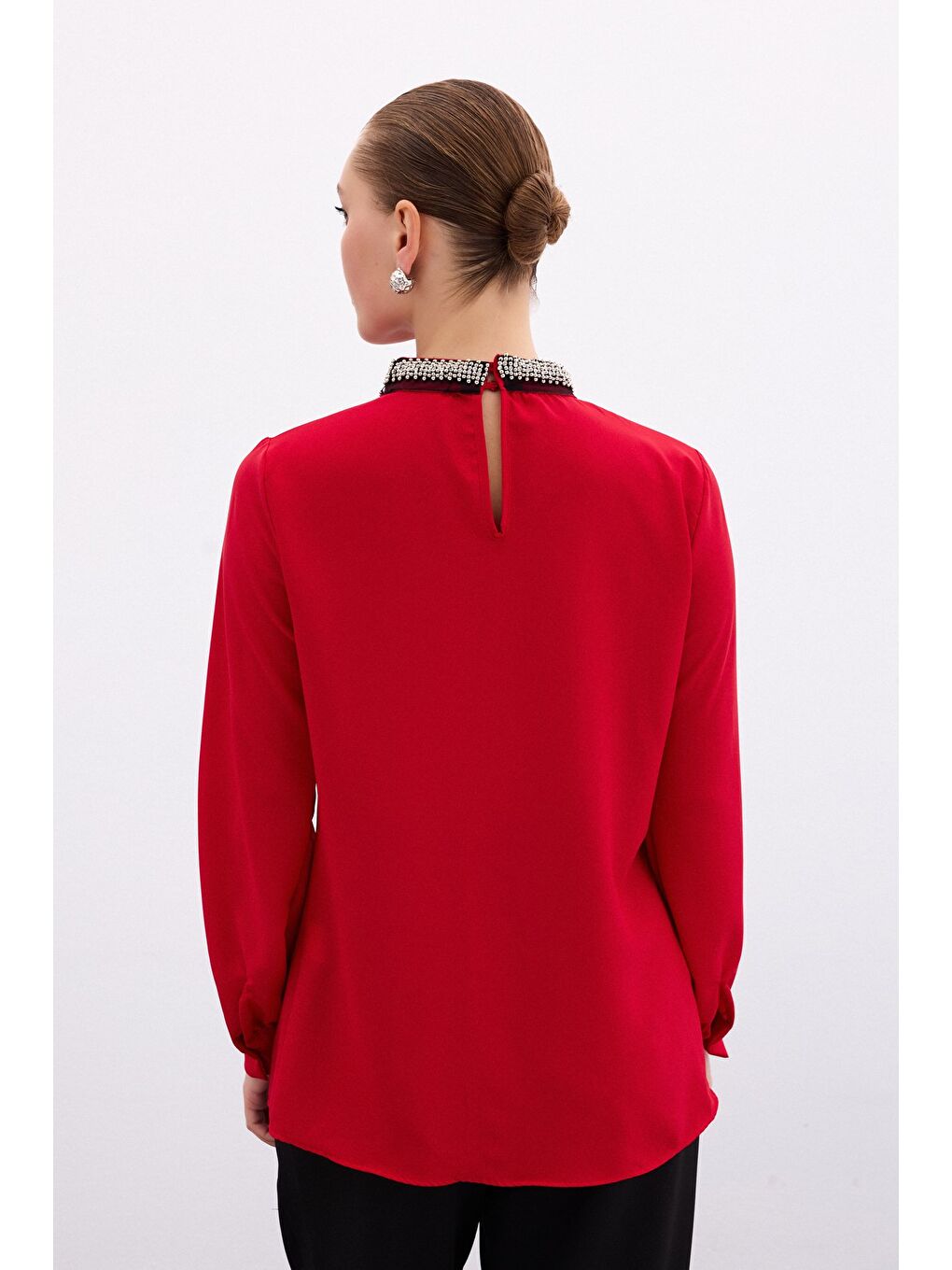 Yaka Aksesuarlı Bluz - Kırmızı-6