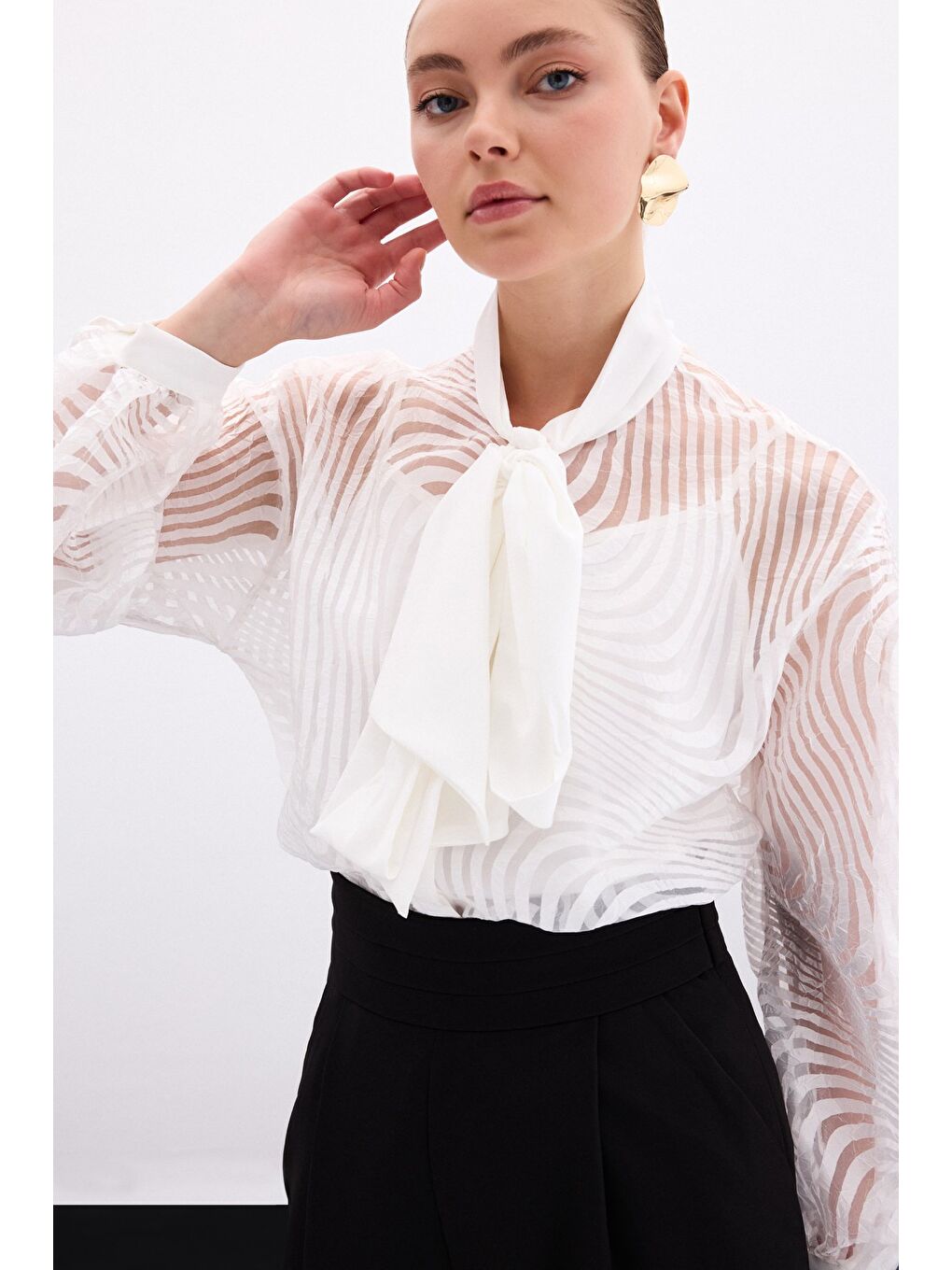 Fularlı Zebra Desenli Gömlek - Ekru