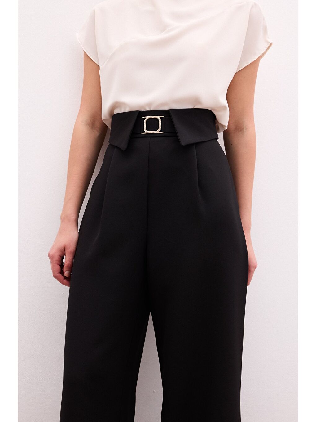 Bel Detaylı Geniş Paça Pantolon - Siyah-5