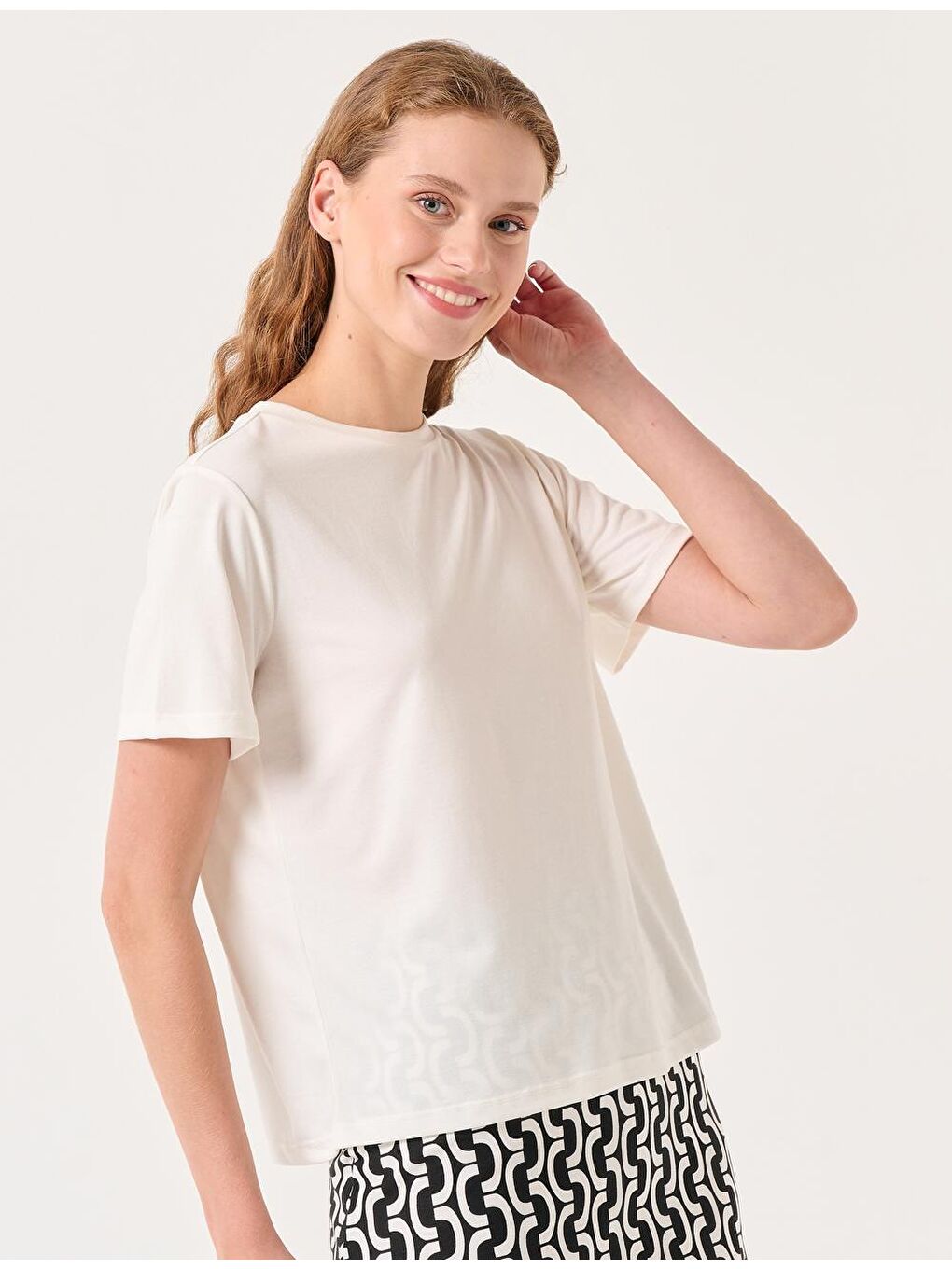 Beyaz Düz Kesim Bisiklet Yaka Kısa Kollu Basic Örme Tişört-2