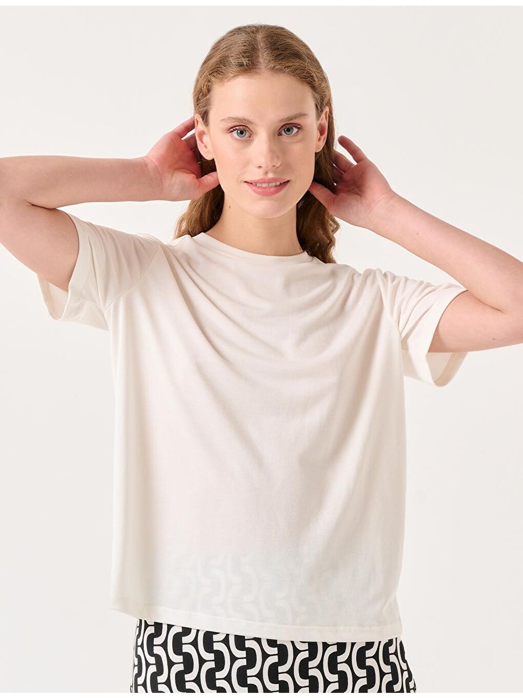 Beyaz Düz Kesim Bisiklet Yaka Kısa Kollu Basic Örme Tişört-3