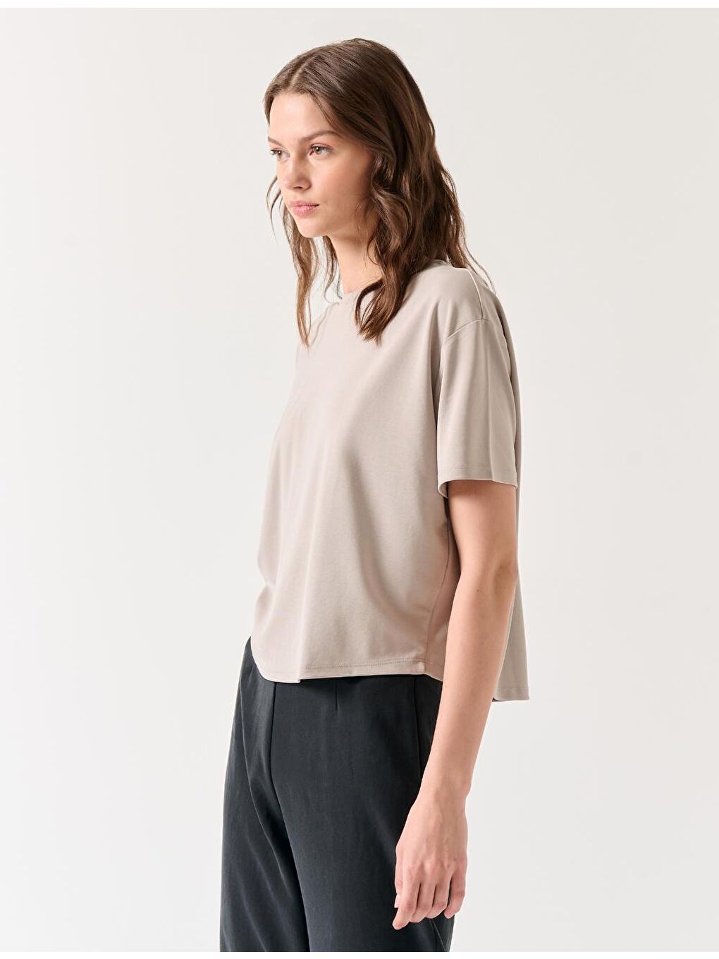 Bej Taş Bol Kesim Kısa Kollu Bisiklet Yaka Örme Tişört-1