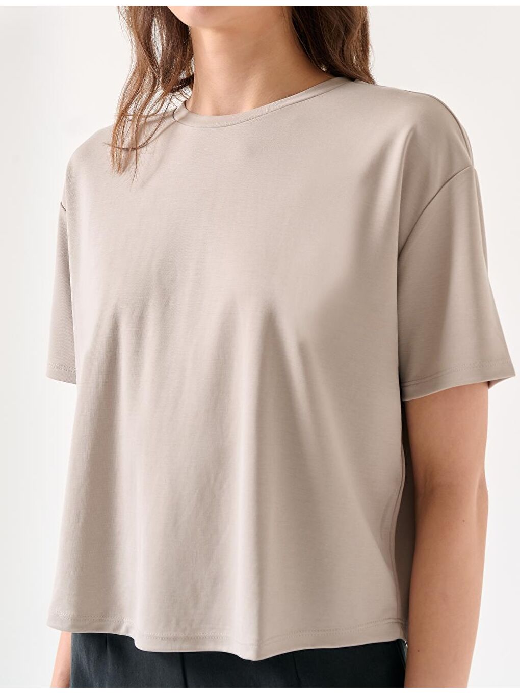 Bej Taş Bol Kesim Kısa Kollu Bisiklet Yaka Örme Tişört-3