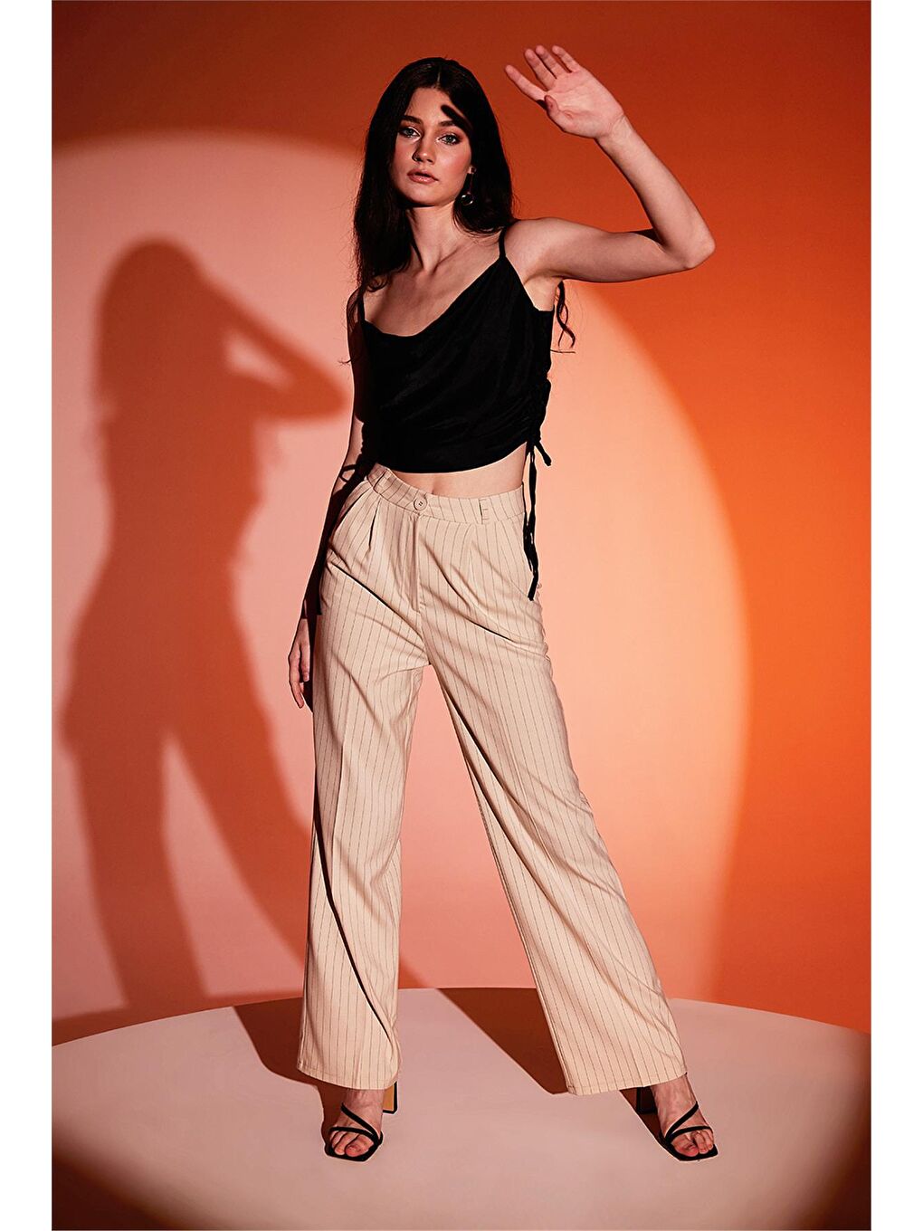 Ekru Çizgili Geniş Paça Pilili Kumaş Pantolon