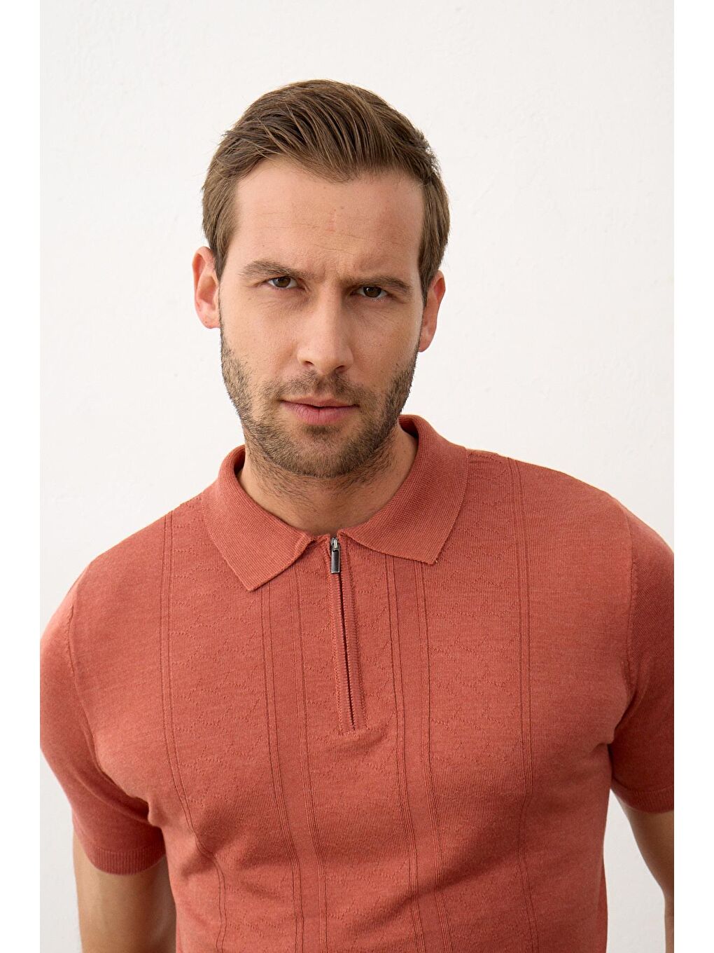 Kahverengi Erkek Fermuarlı Slim-Fit Yazlık Triko Tişört Tarçın-1