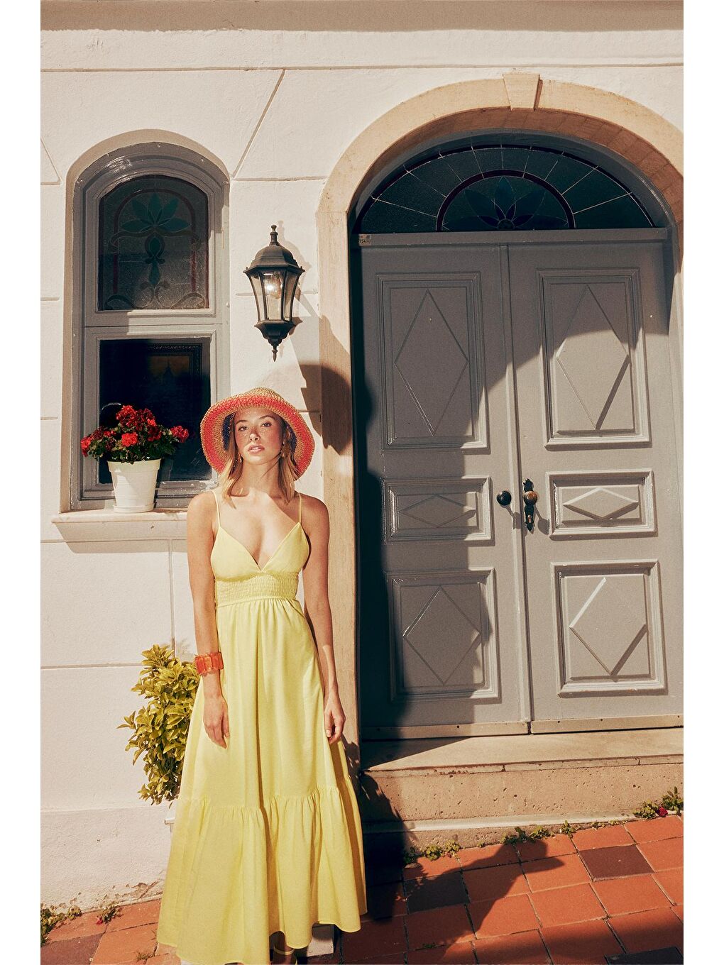 Sırt Dekolteli Beli Gipeli Uzun Elbise Sarı