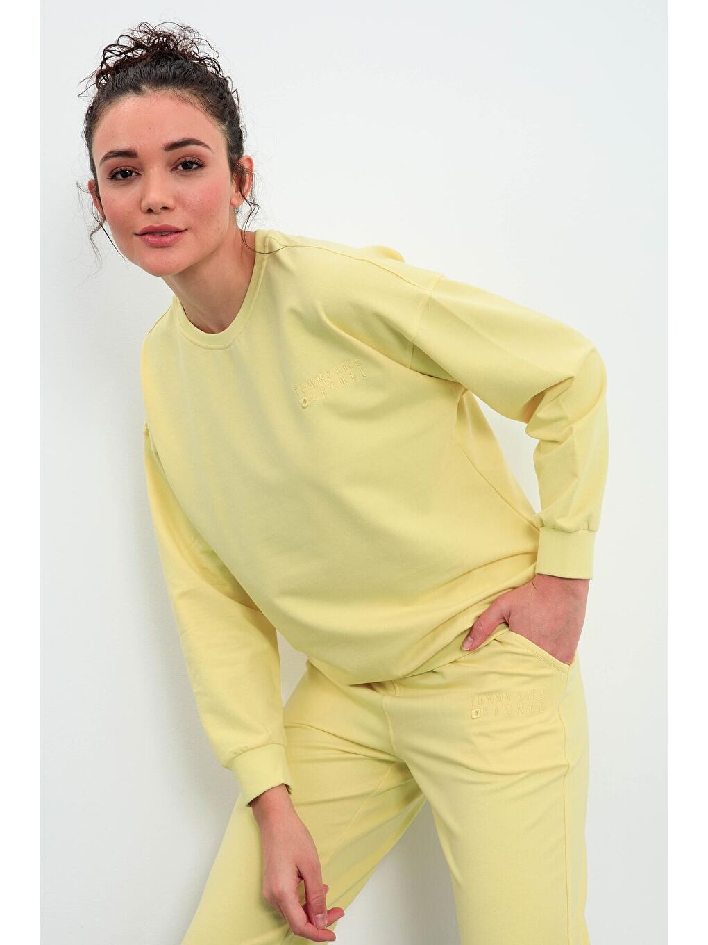 TOMMYLIFE Limon Sarısı Limon Bisiklet Yaka Oversize Lastik Paça Kadın Eşofman Takımı - 95287 - 2