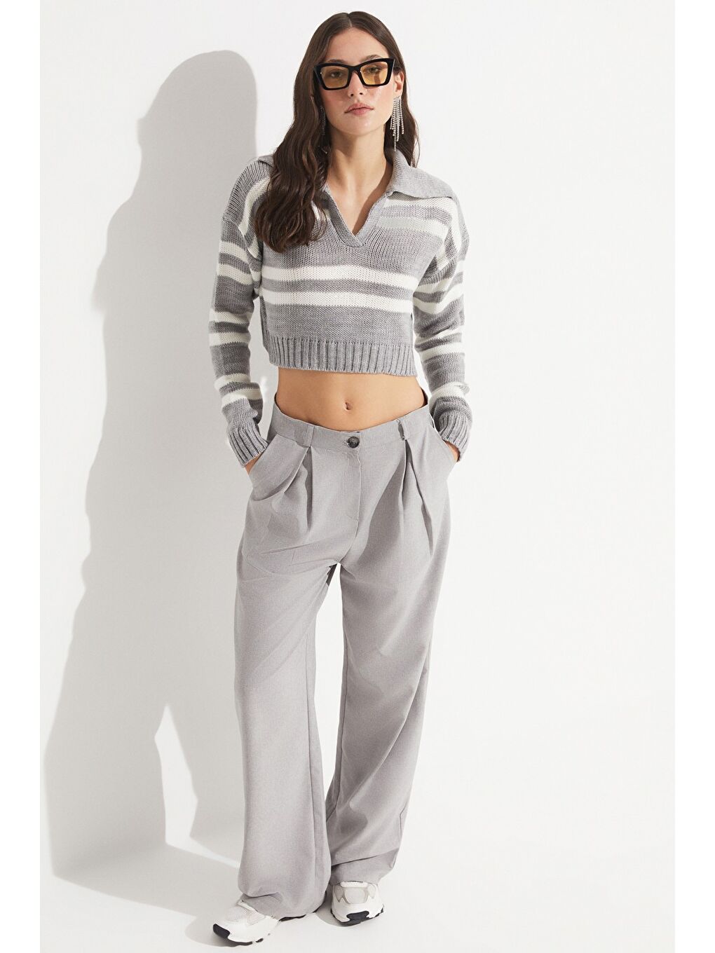 Gri Kadın Çizgili Yaka Detaylı Crop Kazak-4
