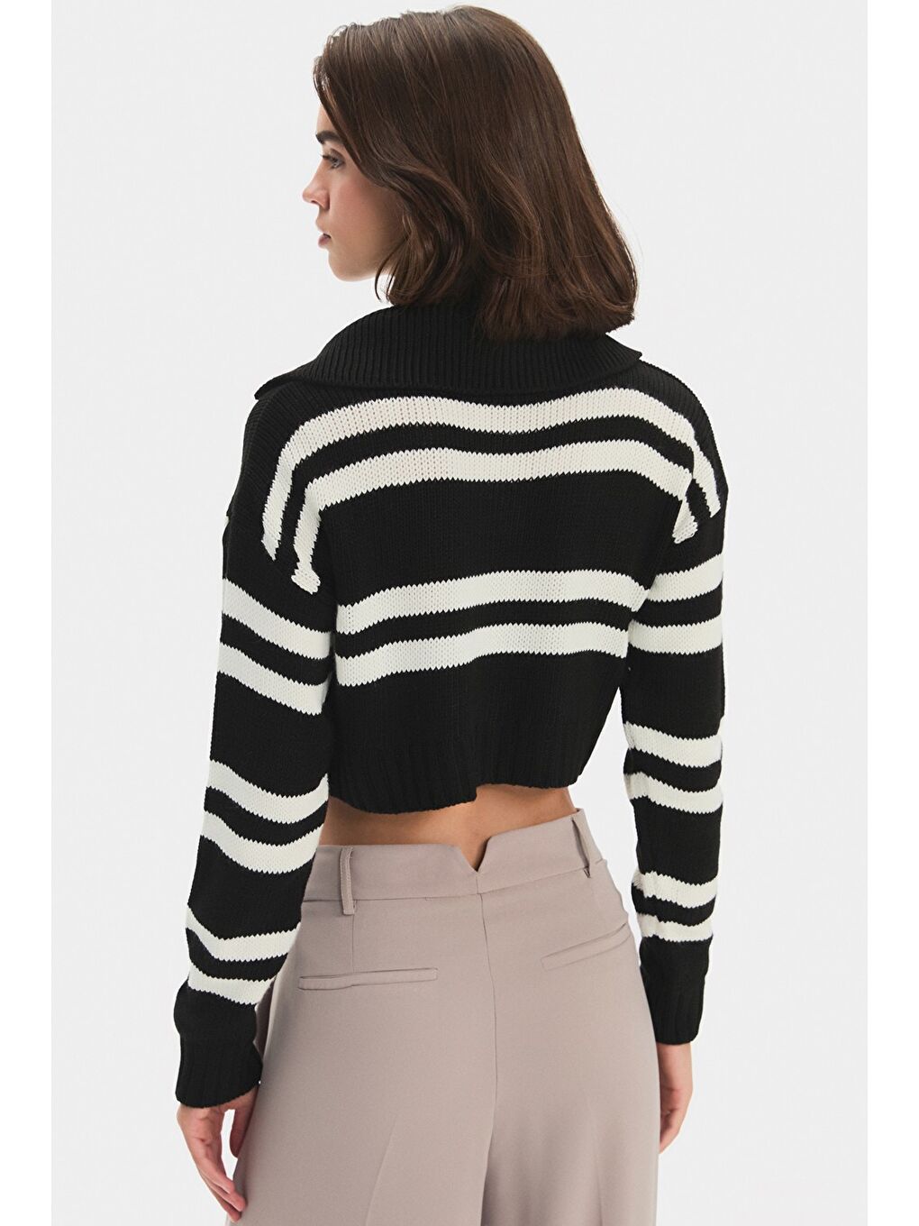 Siyah Kadın Çizgili Yaka Detaylı Crop Kazak-4