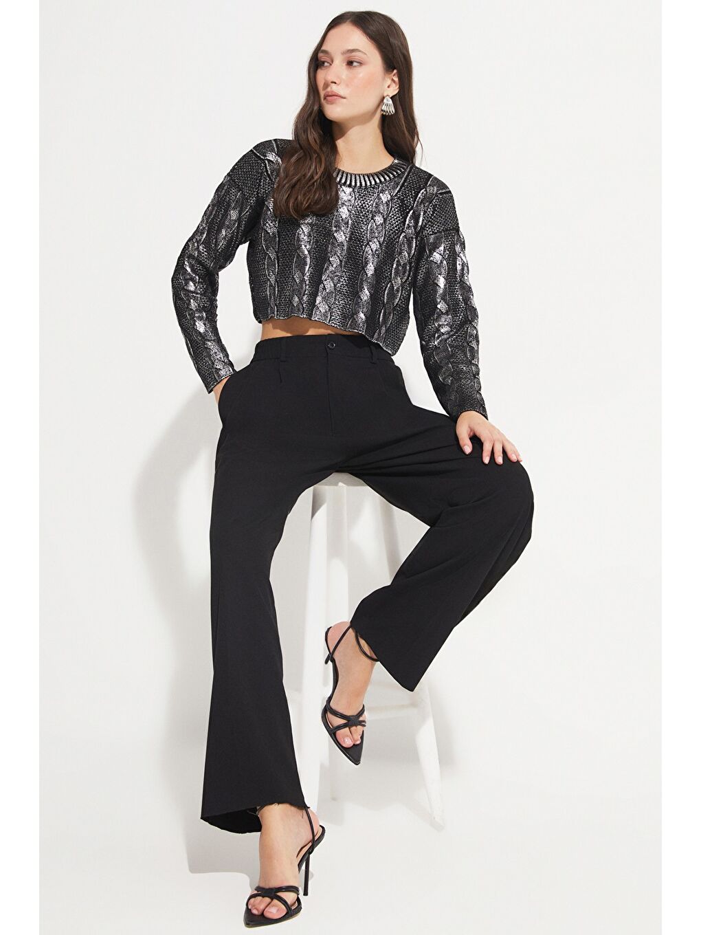 Siyah Kadın Bisiklet Yaka Varaklı Saç Örgü Deatylı Crop Triko Kazak-4