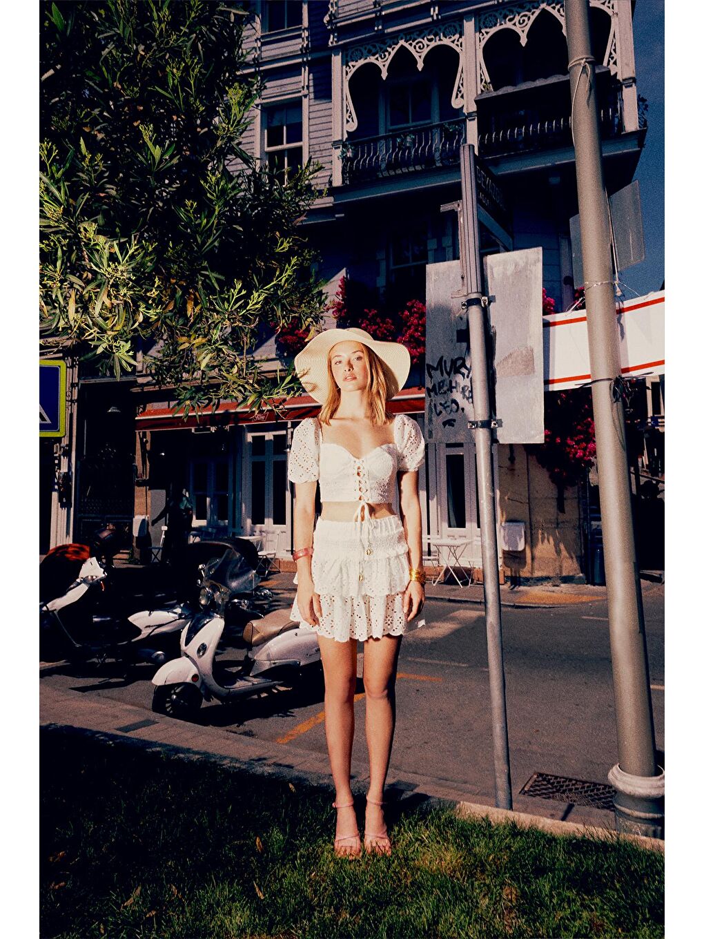 Fisto Detaylı Crop Bluz Beyaz