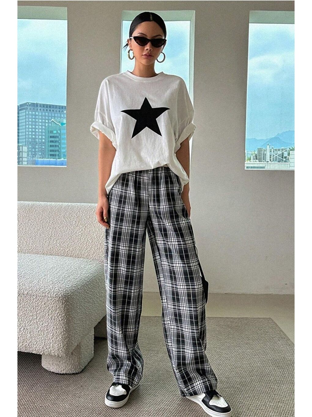 Kadın Beyaz Bisiklet Yaka Yıldız Baskılı Oversize T Shirt-6