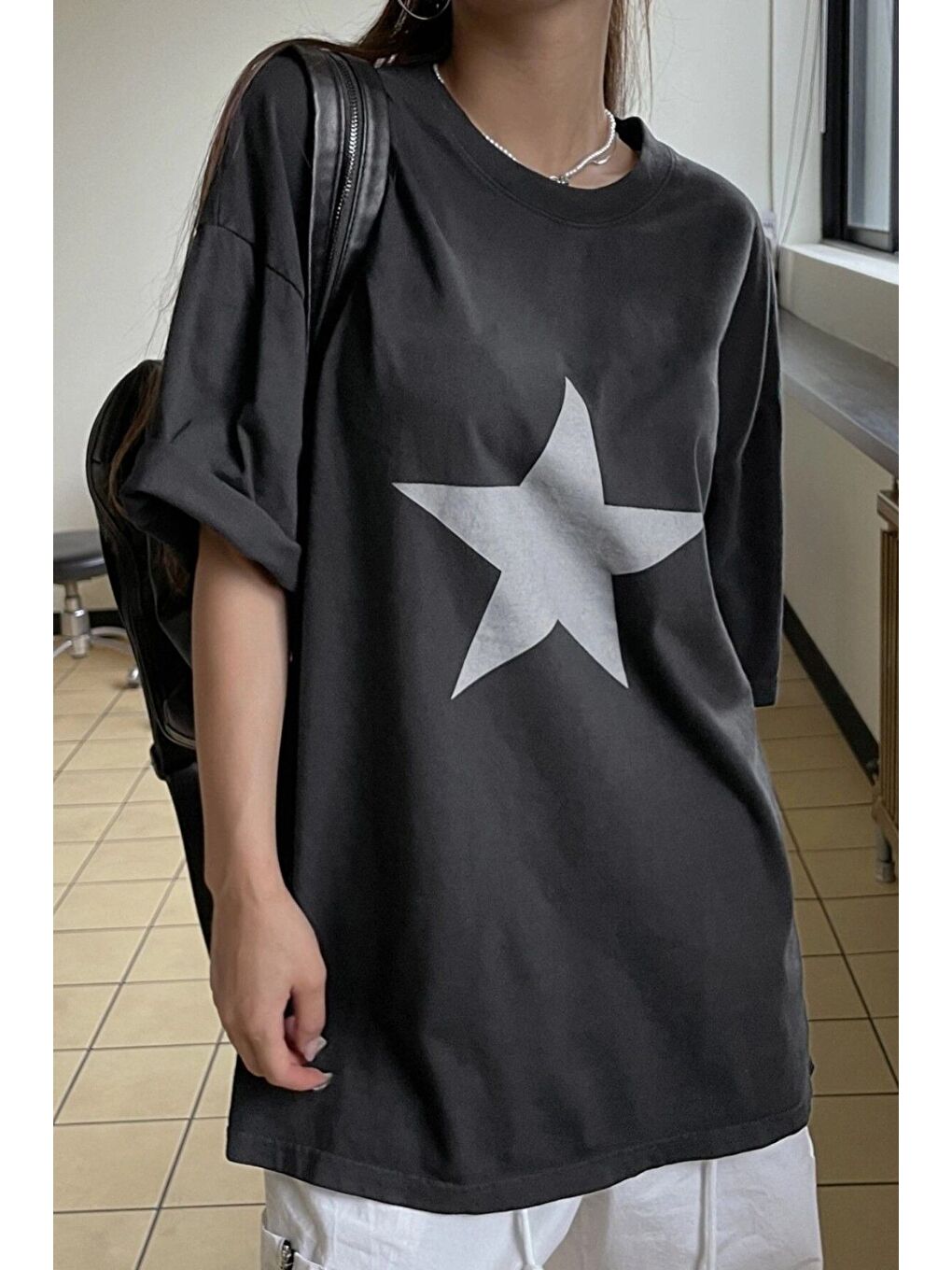 Gri Kadın Antrasit Bisiklet Yaka Yıldız Baskılı Oversize T Shirt