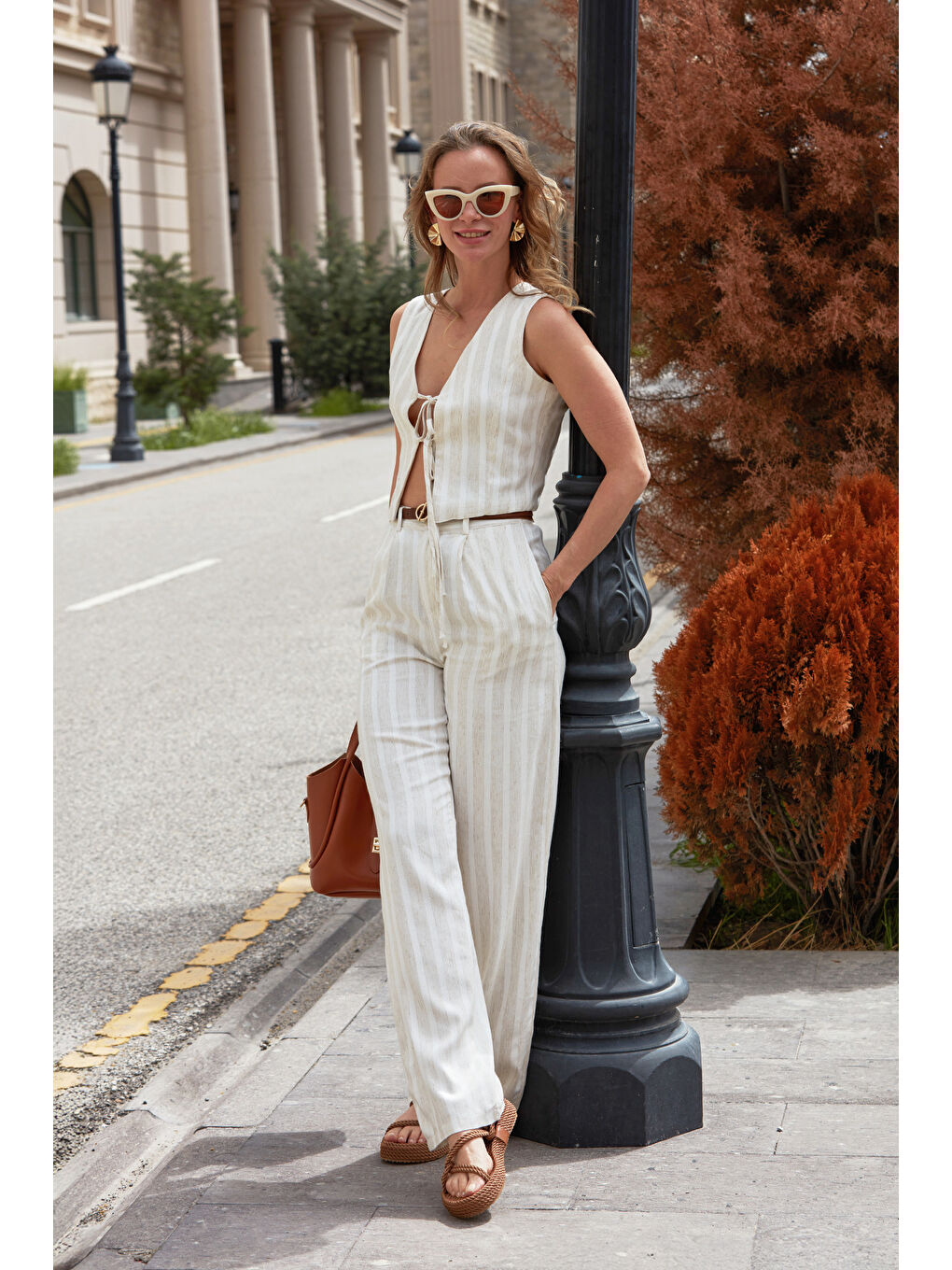 Bej Çizgili Önü Bağlamalı Yelekli Pantolon Takım-3