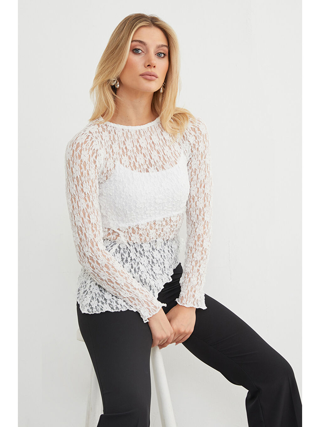 Beyaz Elastanlı Asimetrik Dantel Bluz-1