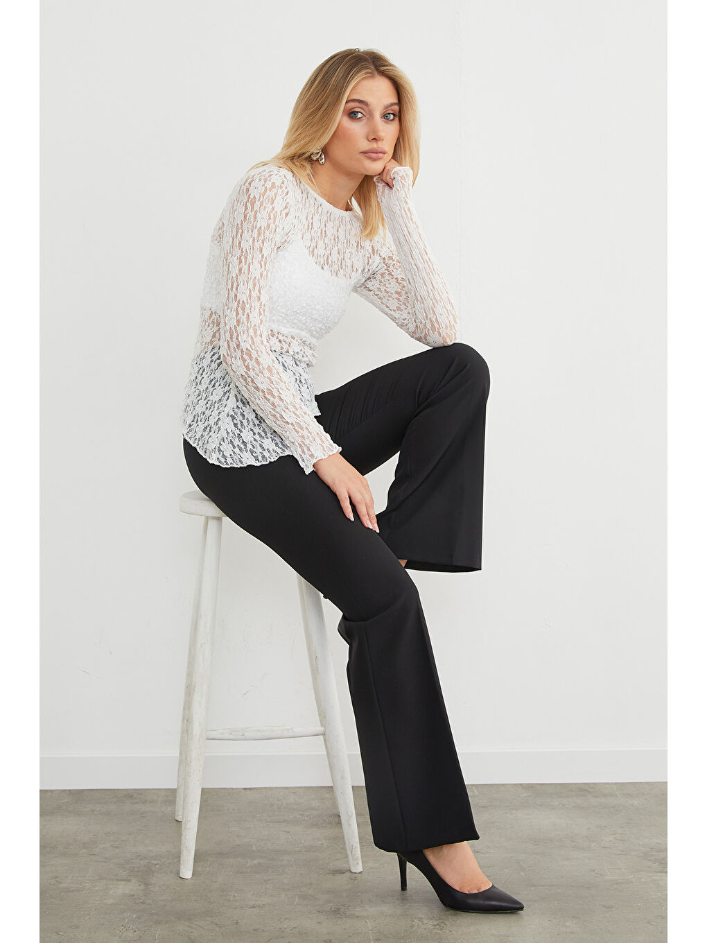 Beyaz Elastanlı Asimetrik Dantel Bluz-2