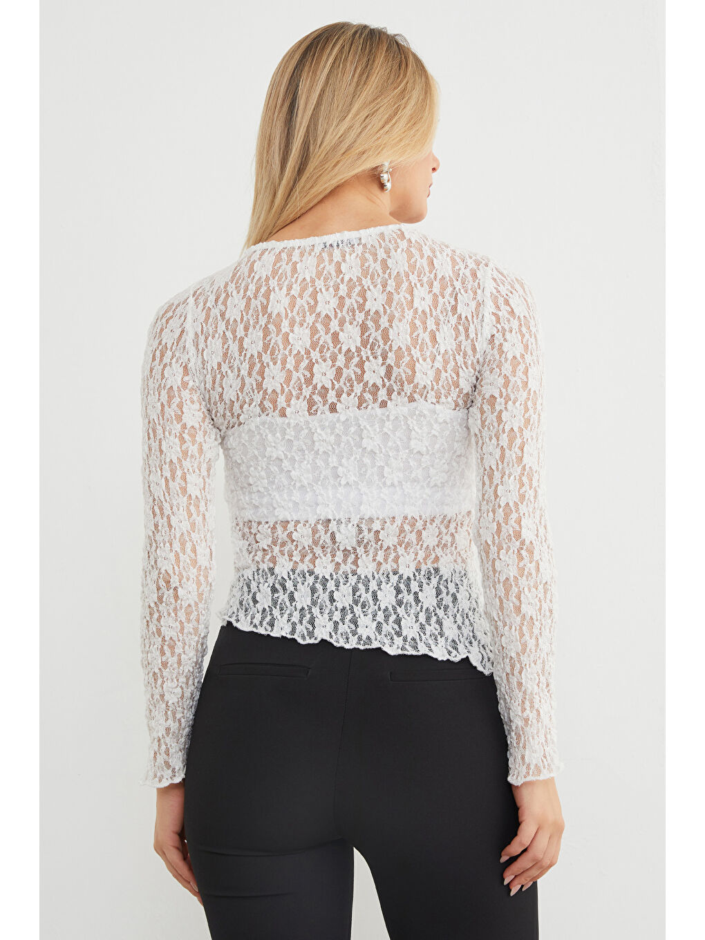 Beyaz Elastanlı Asimetrik Dantel Bluz-4