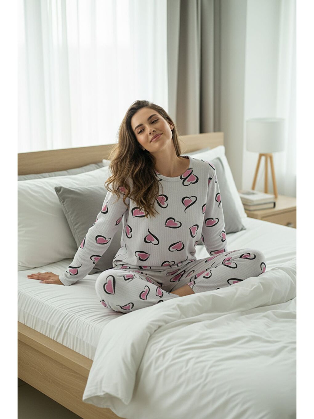 Gri Fiyonk Ve Kalp Desenli Bisiklet Yaka Pijama Takımı