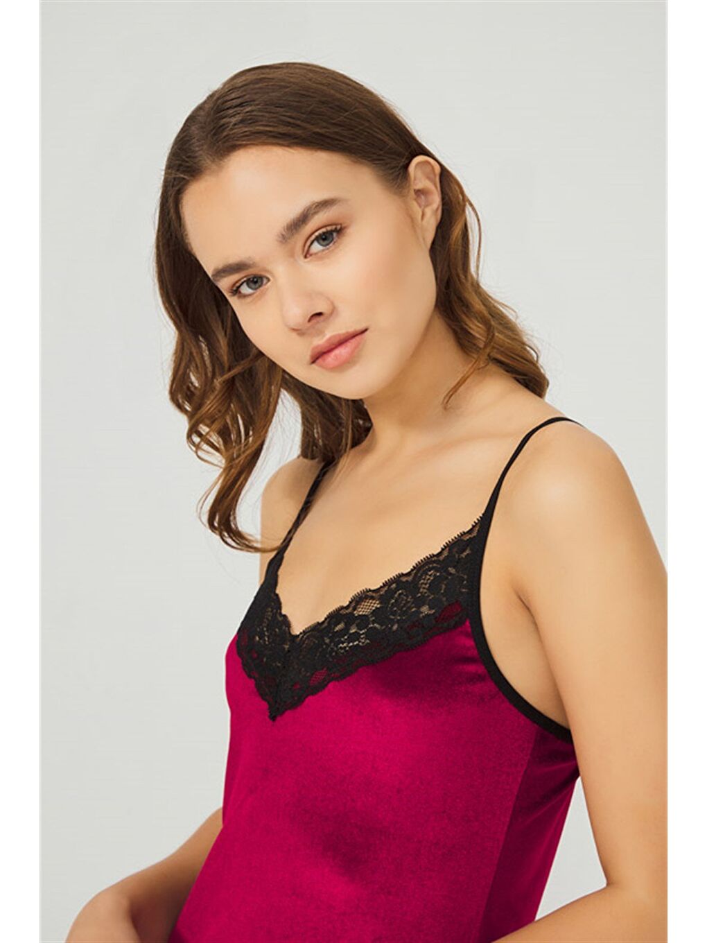 Kırmızı Vişne Dantelli İnce Askılı Kadife Kadın Gecelik-6