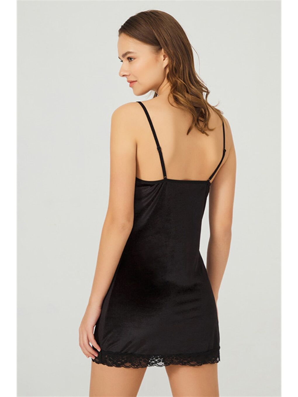 Siyah Dantelli İnce Askılı Kadife Kadın Gecelik-4